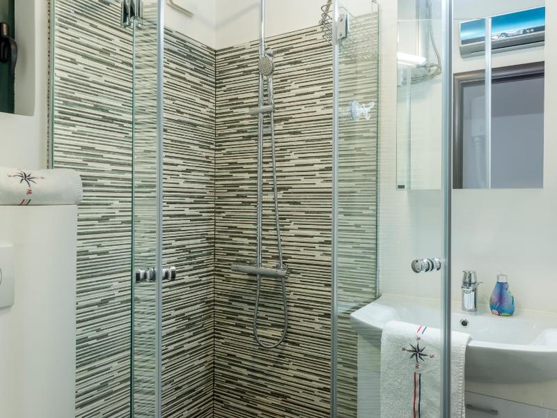 One Bedroom Apartment with Balcony image 2