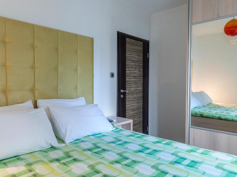 One Bedroom Apartment with Balcony image 1