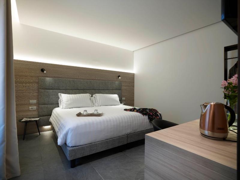 Double or Twin Room image 3