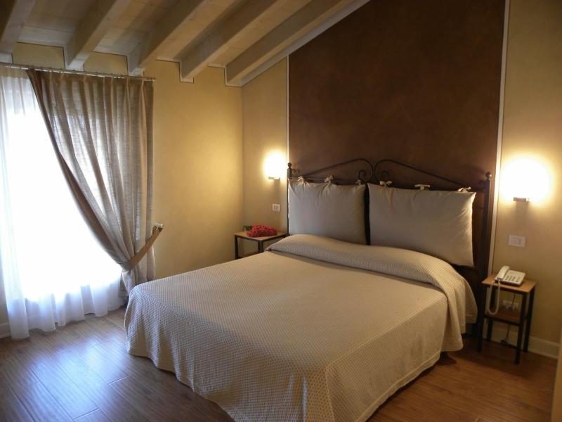 Standard Double Room image 1