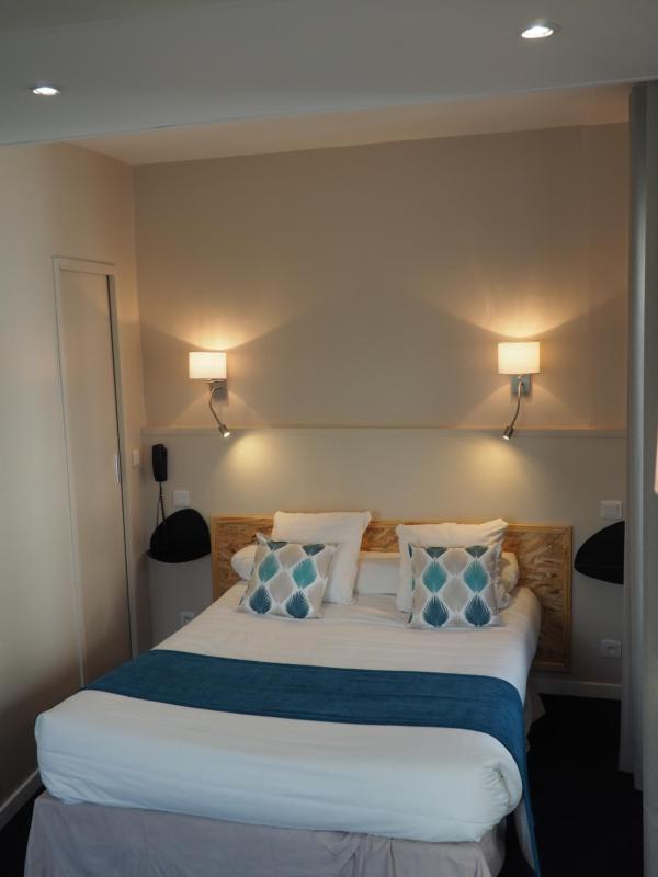 Un Hotel sur le Port - image 36