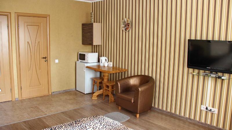 Twin Room with Kitchenette image 1