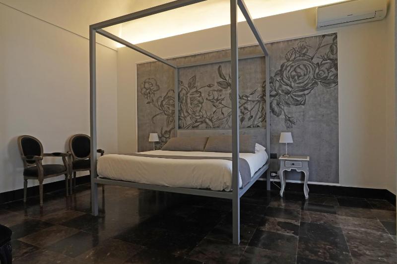 Junior Suite with Extra Bed and Terrace image 3