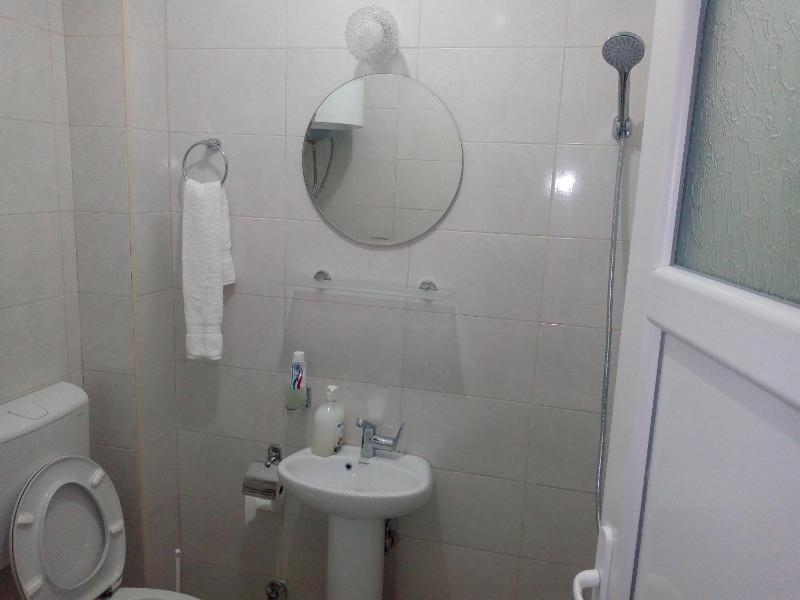Large Double Room image 4