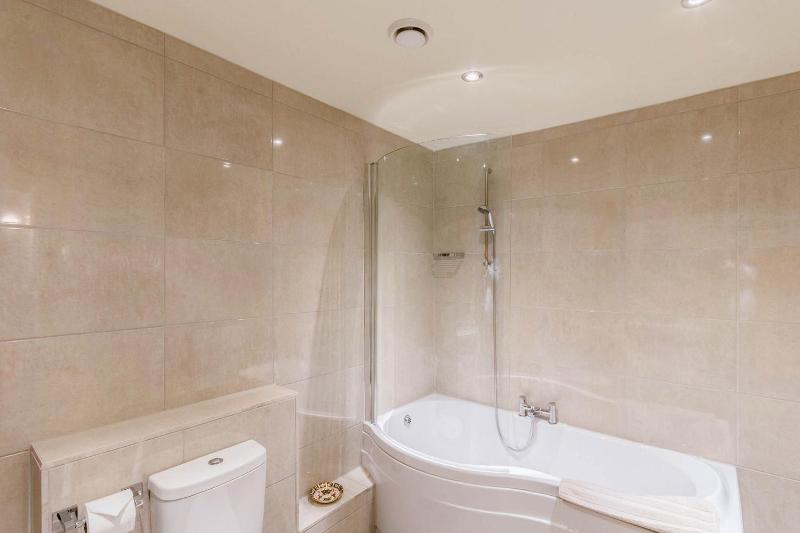 Single Room with Private Bathroom image 3