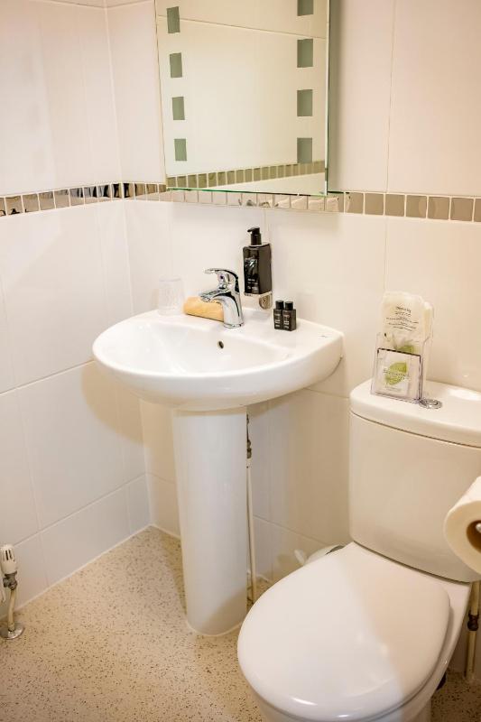 Single Room -4th Floor image 3