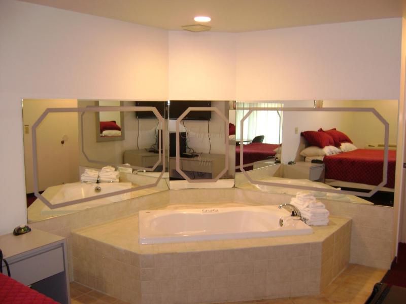 Suite with Whirlpool image 3