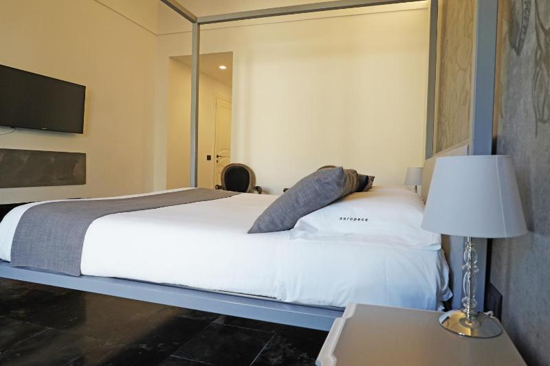 Junior Suite with Extra Bed and Terrace image 4