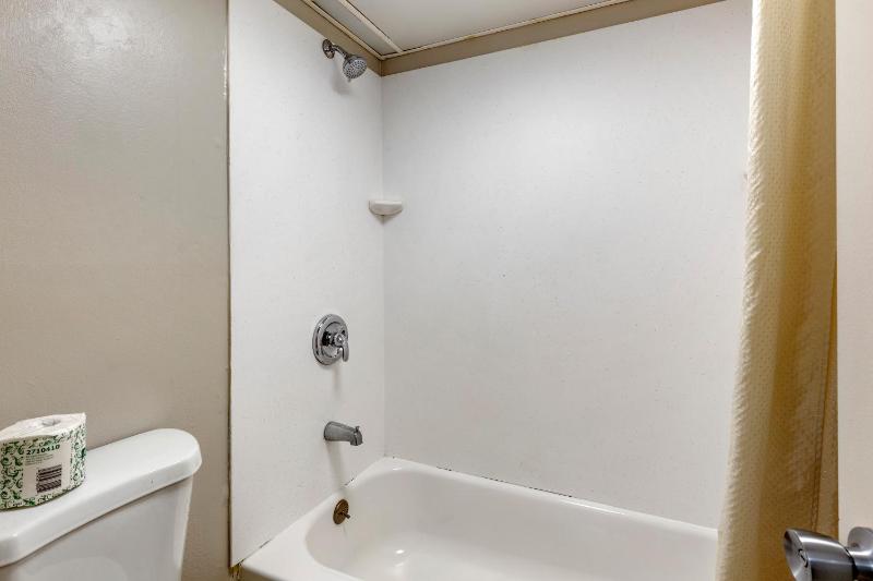 Double Room with Two Double Beds - Smoking image 2
