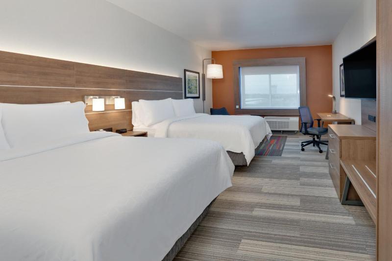 Standard Queen Room with Two Queen Beds image 3