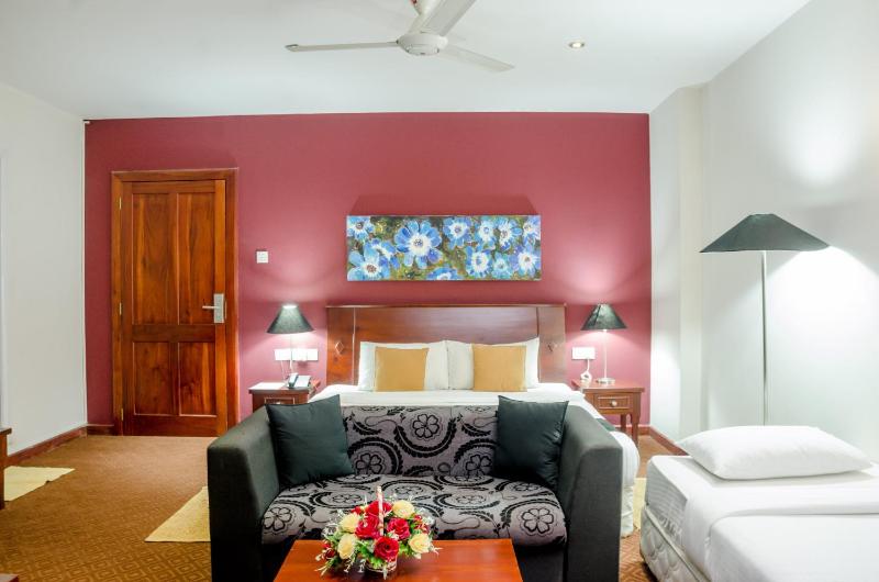 Deluxe Triple Room image 3