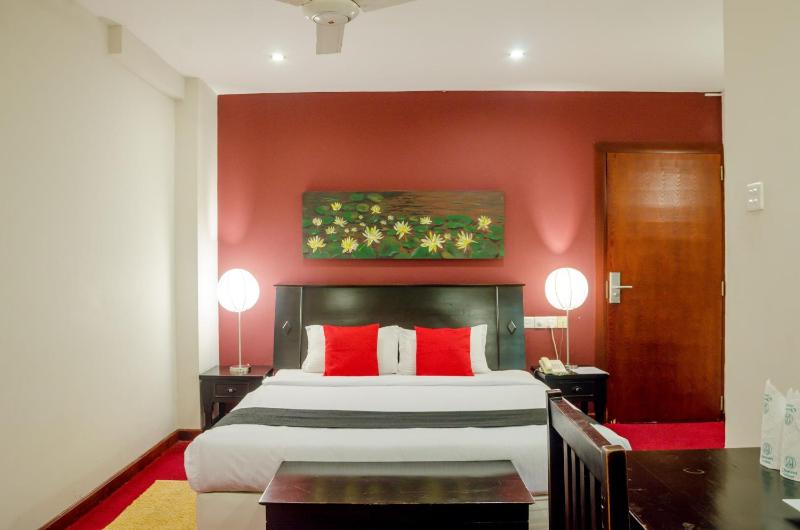 Deluxe Double Room image 3