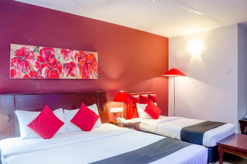 Deluxe Triple Room image 4