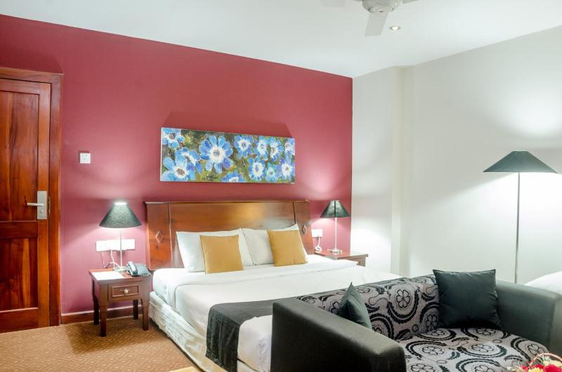 Deluxe Double Room image 2