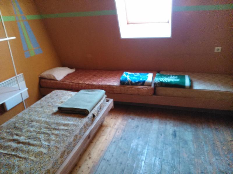 Twin Room with Shared Bathroom image 3
