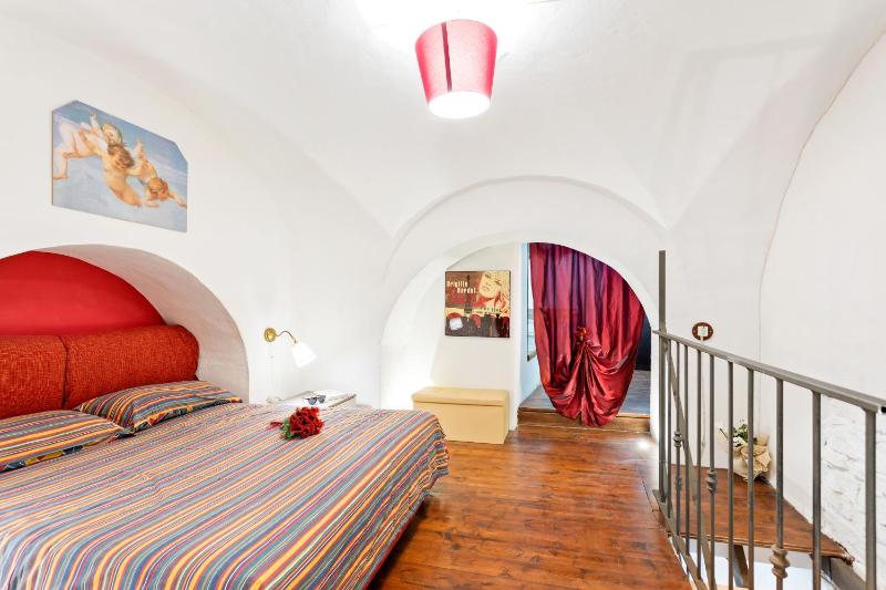 One-Bedroom Apartment image 3