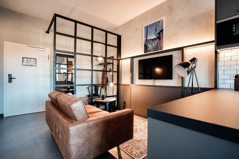 Cosmopolitan Superior Loft image 3