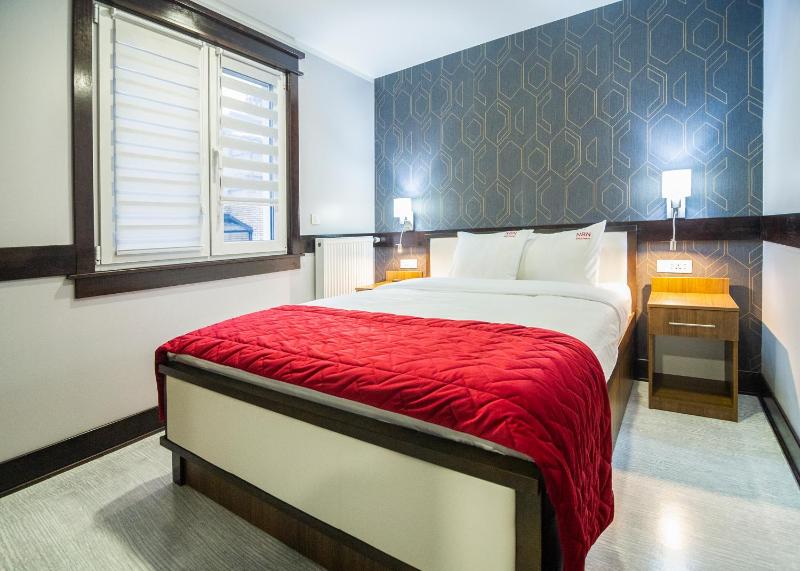 One-Bedroom Apartment image 2