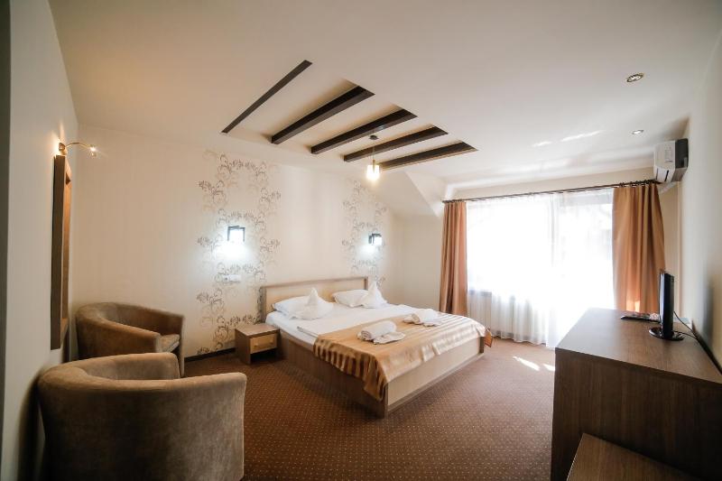 Double Room image 1