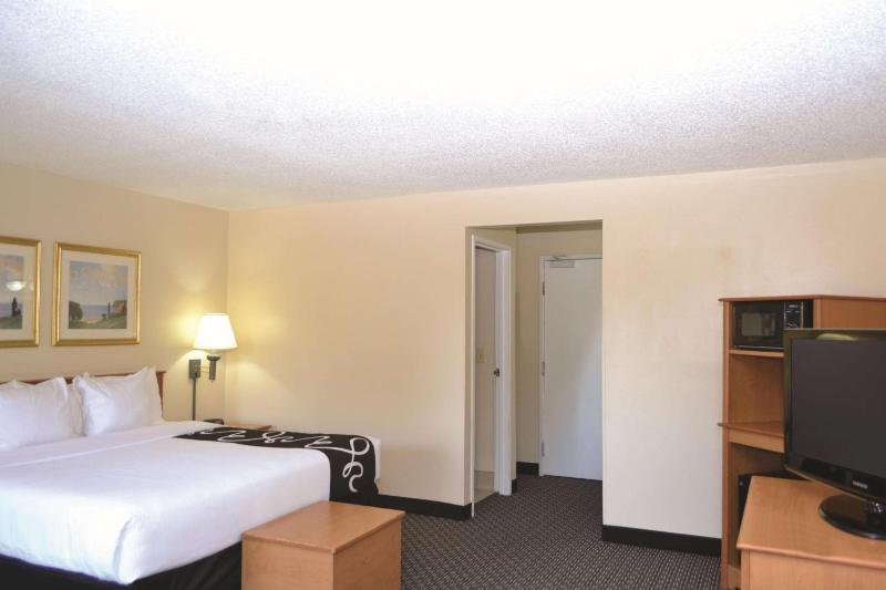 La Quinta Inn & Suites by Wyndham Tampa Fairgrounds - Casino - image 34