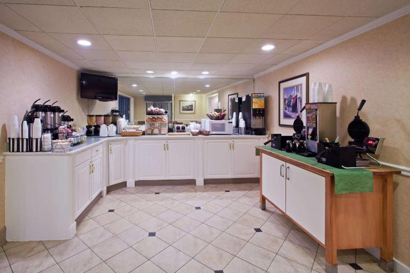 La Quinta Inn & Suites by Wyndham Tampa Fairgrounds - Casino - image 43