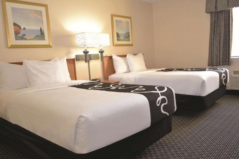 La Quinta Inn & Suites by Wyndham Tampa Fairgrounds - Casino - image 18