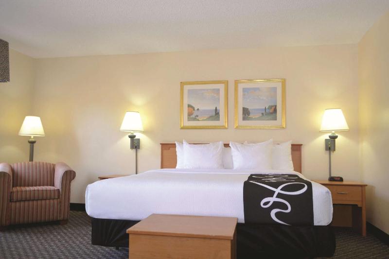 La Quinta Inn & Suites by Wyndham Tampa Fairgrounds - Casino - image 38
