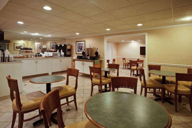 La Quinta Inn & Suites by Wyndham Tampa Fairgrounds - Casino - image 35