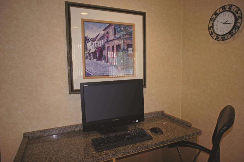 La Quinta Inn & Suites by Wyndham Tampa Fairgrounds - Casino - image 40