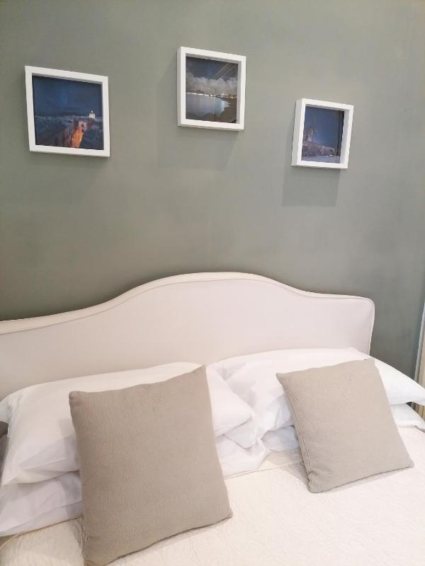 Twin Room with Private Bathroom image 1