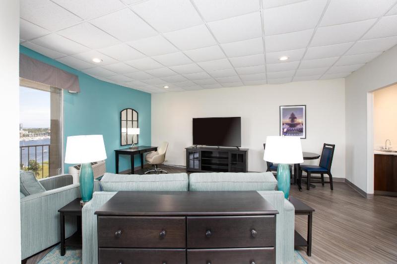 King Suite with Scenic View image 4