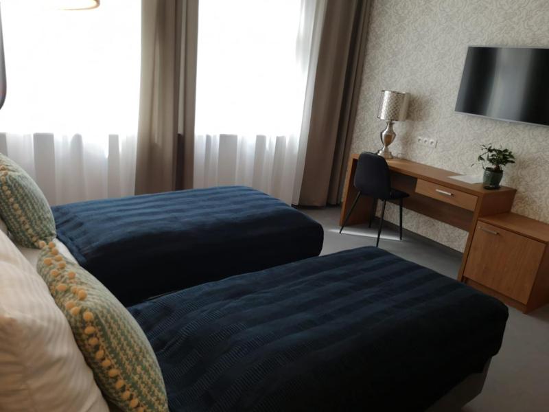 Twin Room image 3