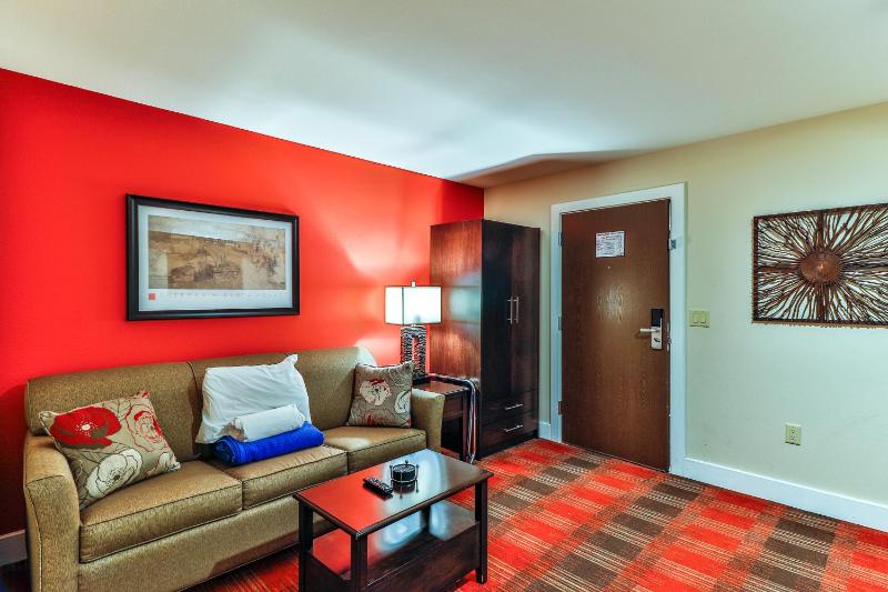 Deluxe Queen Suite image 2