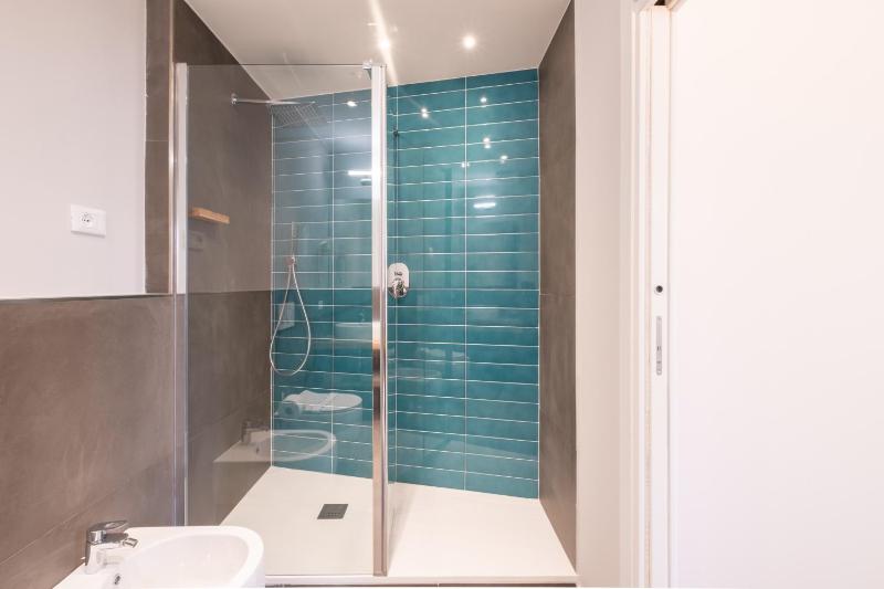 Deluxe Double or Twin Room image 3
