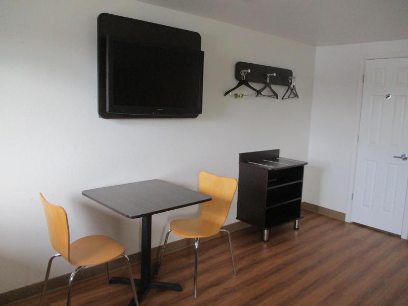 Motel 6-North Olmsted OH - Cleveland - image 23