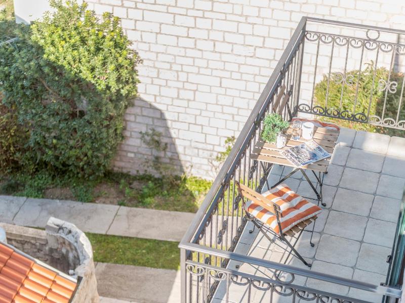 One Bedroom Apartment with Balcony image 4
