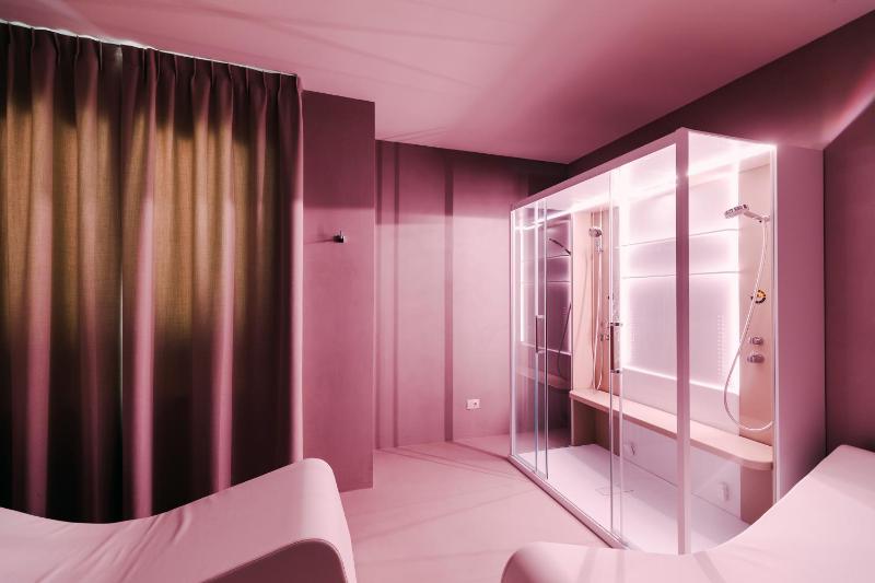Suite with Sea View image 2