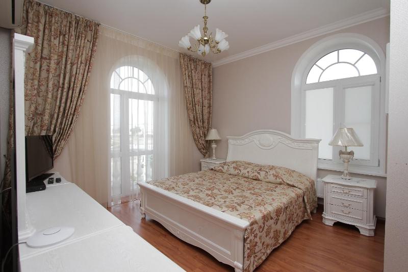 Standard Double Room image 3