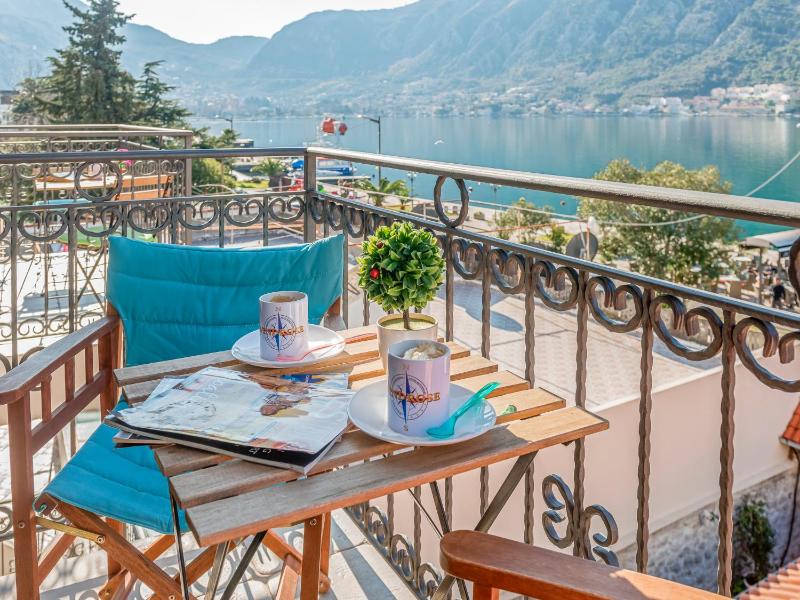  One-Bedroom Apartment with Balcony Sea View (4  adults) image 3