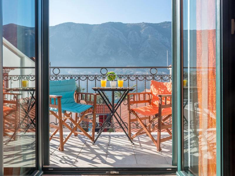 Comfort One Bedroom Apartment with Sea View image 3