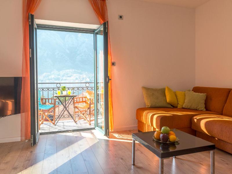 Comfort One Bedroom Apartment with Sea View image 4
