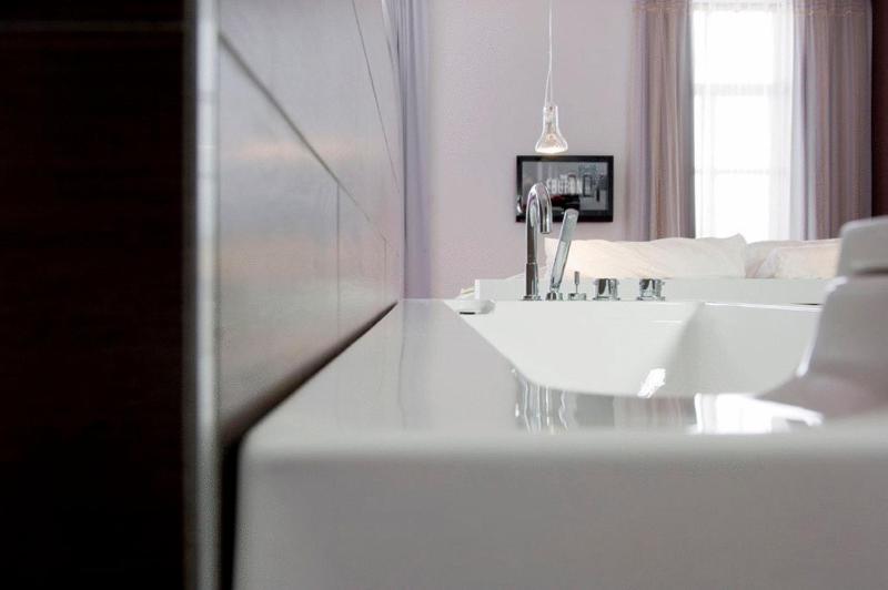 Deluxe Double Room image 3