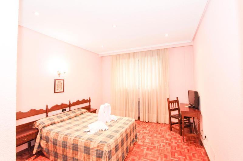 Twin Room image 1