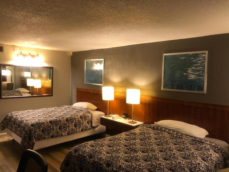 Double Room with Two Double Beds image 3