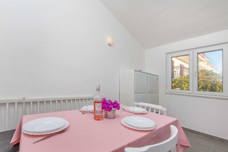 One-Bedroom apartment Standard image 2