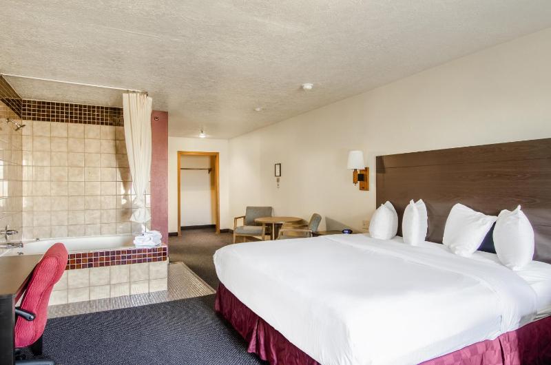 King Suite with Spa Bath - Non-Smoking image 2