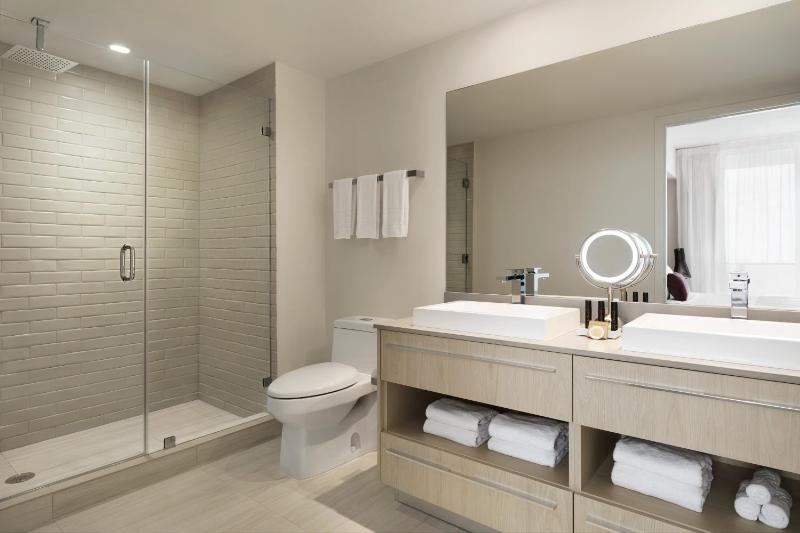 1 Bedroom Suite Intracoastal/City Views with Kitchen image 2