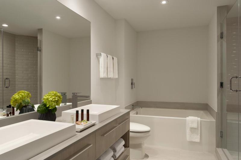 2 Bedroom Suite Ocean view / Pool view with Kitchen image 2