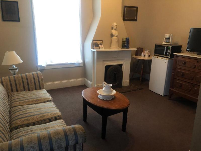 Standard Lincoln Suite image 4