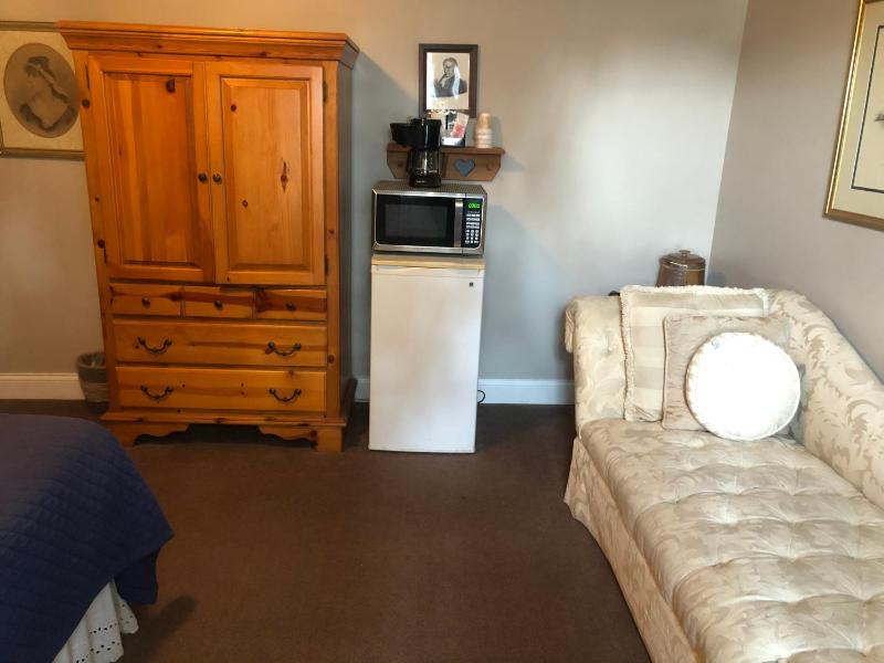 Standard Queen Room image 2